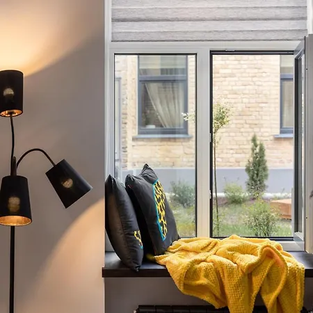 Quiet & Stylish Riga Apartment With Private Parking Apartman