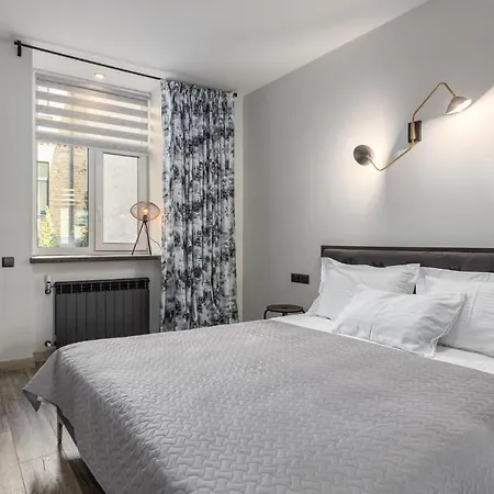 Quiet & Stylish Riga Apartment With Private Parking Apartman