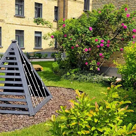 Quiet & Stylish Riga Apartment With Private Parking Apartman